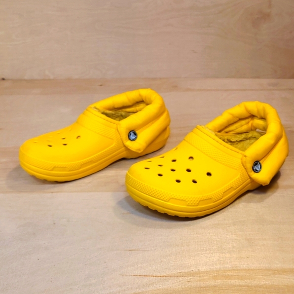 Crocs Neo Puff Yellow Faux Fur Lined Unisex Clogs - Picture 4 of 11